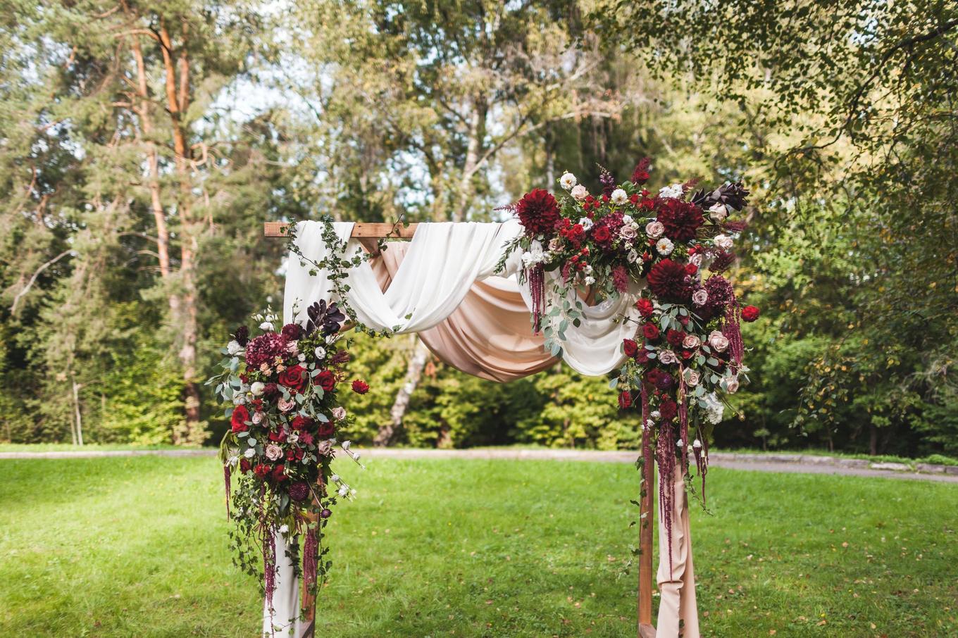 DIY Backdrop Hochzeit - Eure perfekte Hintergrundkulisse