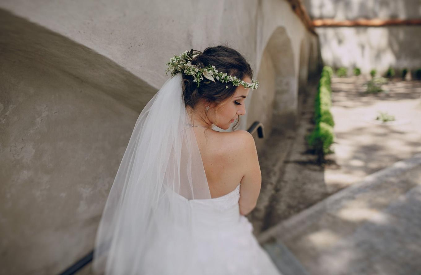 Haarkranz Hochzeit - die schönsten Ideen und 3 Tipps für den perfekten Blumenkranz