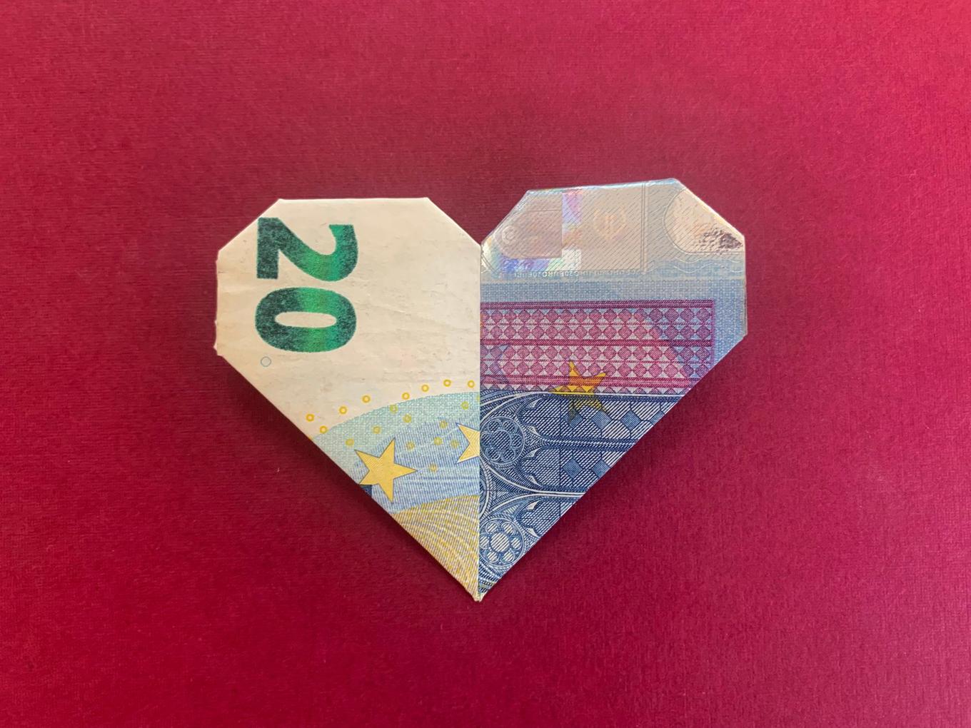Geld falten Herz – In 5 einfachen Schritten zum liebevollen Geldgeschenk