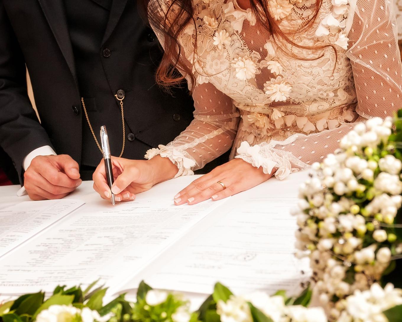 Namensänderung nach Hochzeit: Wichtige Informationen + Checkliste