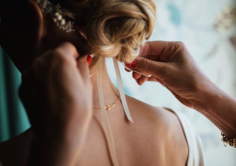 Brautfrisuren hochgesteckt - So gelingt Euch die perfekte Hochsteckfrisur