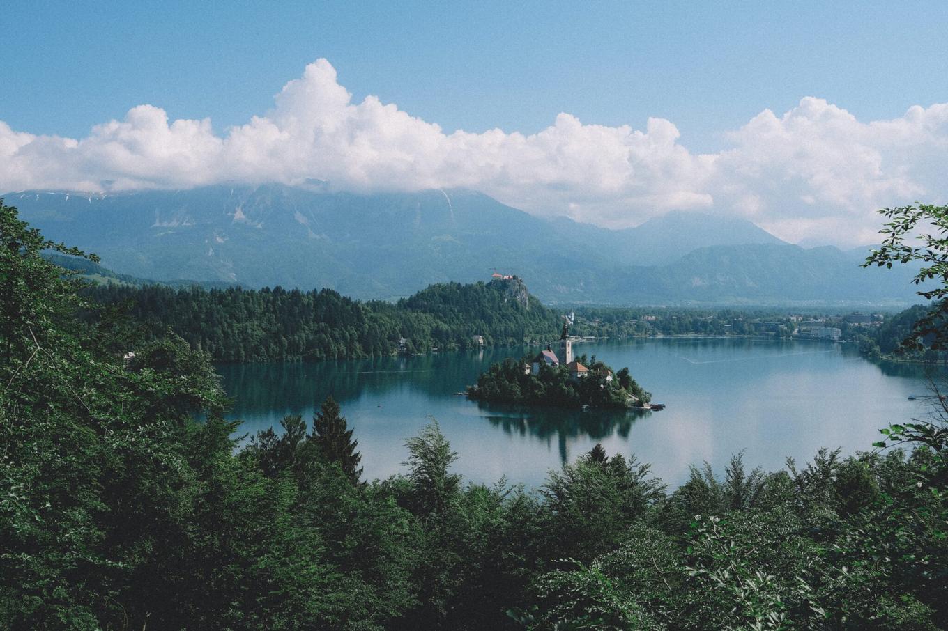 Wirtshaus im See - Allein auf einer einsamen Insel