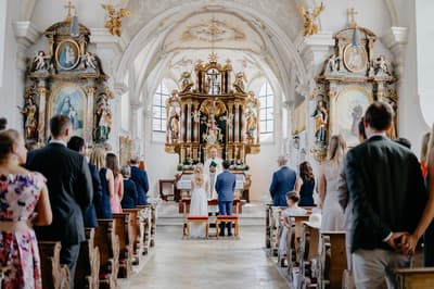 Trauung in prunkvoller Kirche