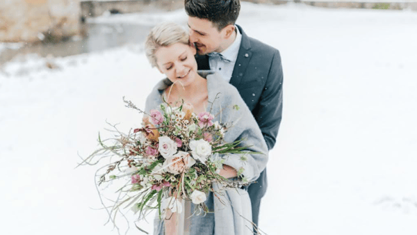 Romantische Winterhochzeit: Tipps für ein gelungenes Hochzeitsfest