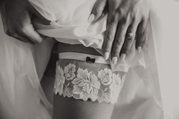 Strumpfband Hochzeit - Ein blaues Strumpfband als Tradition