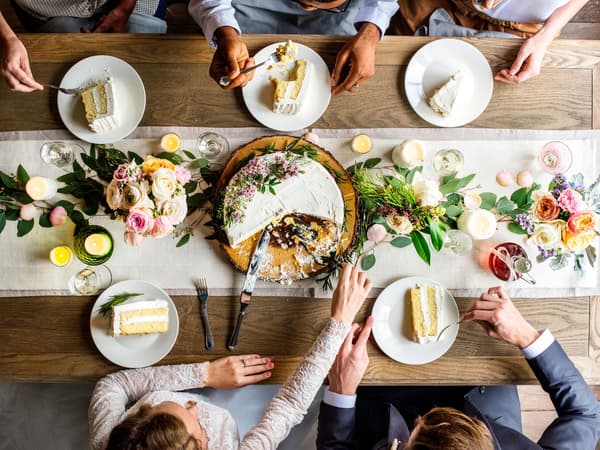 Frühlingshafte Hochzeitstorten zum Träumen