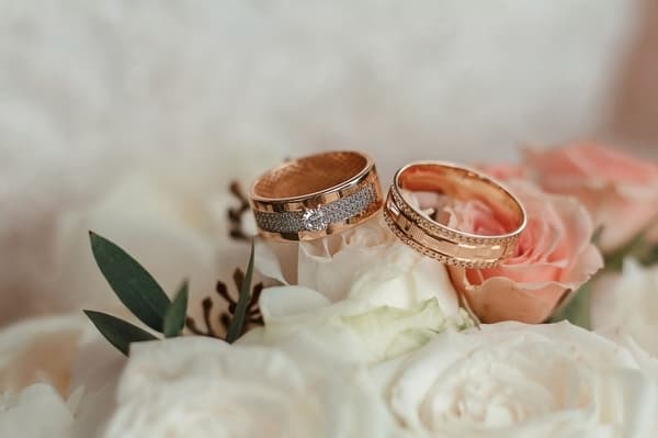 Glückwünsche zur Goldenen Hochzeit: 50+ schöne Ideen, Gedichte & Zitate zum Gratulieren