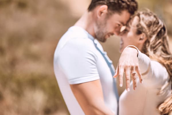 Verlobungsring – Welche Hand ist die Richtige?