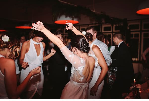 Regenschirmtanz zur Hochzeit - So funktioniert das Hochzeitsspiel
