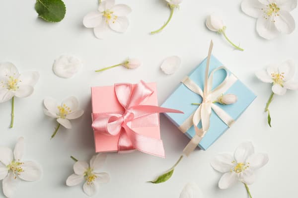 Geschenkwunsch formulieren – 10 bewährte Vorlagen für elegante Formulierungen