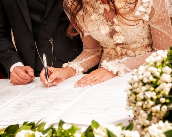 Namensänderung nach Hochzeit: Wichtige Informationen + Checkliste