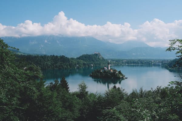 Wirtshaus im See - Allein auf einer einsamen Insel