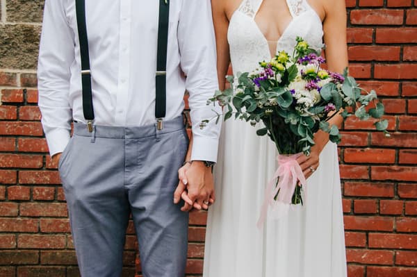 6 unnötige Hochzeitstraditionen, die Ihr Euch sparen könnt