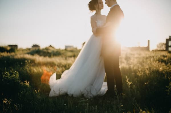 Das richtige Outfit für eine Sommerhochzeit