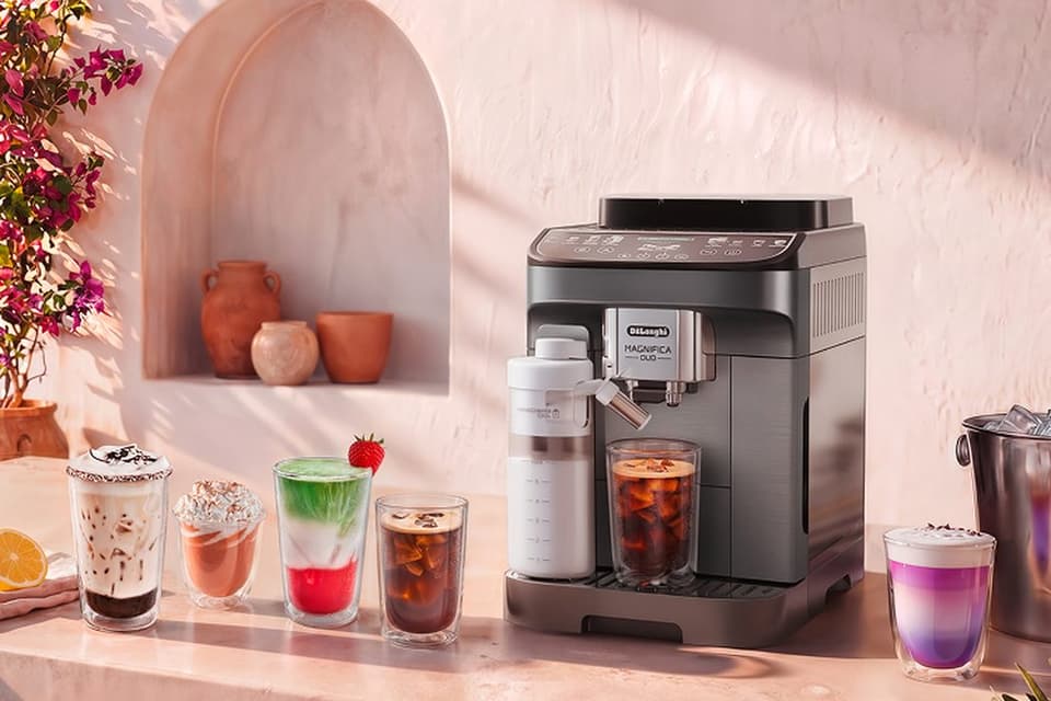 De'Longhi Magnifica Duo Kaffeevollautomat mit zwei Tassen für den Morgen zu zweit