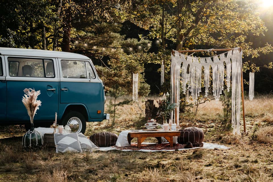 Trausetting mit Bulli und Boho-Lounge