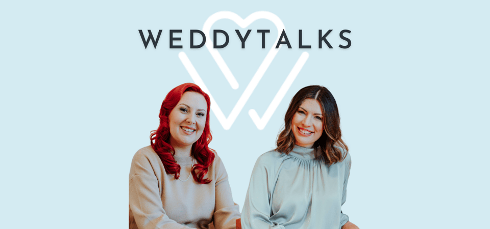 Zwei Frauen vor blauem Hintergrund mit den Worten weddytalks.