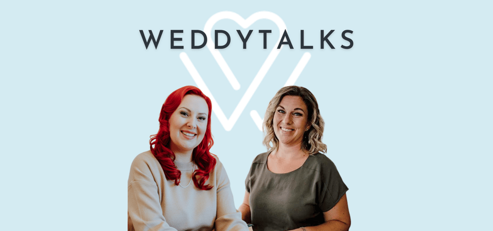 Zwei Frauen vor blauem Hintergrund mit den Worten weddytalks.