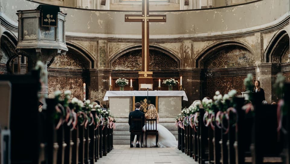 Brautpaar in der Kirche