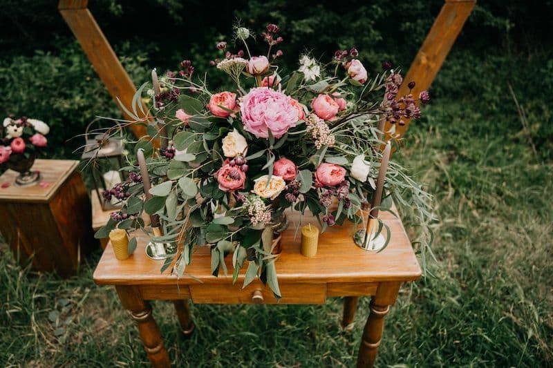 Blumenstrauß mit pinken Pfingstrosen