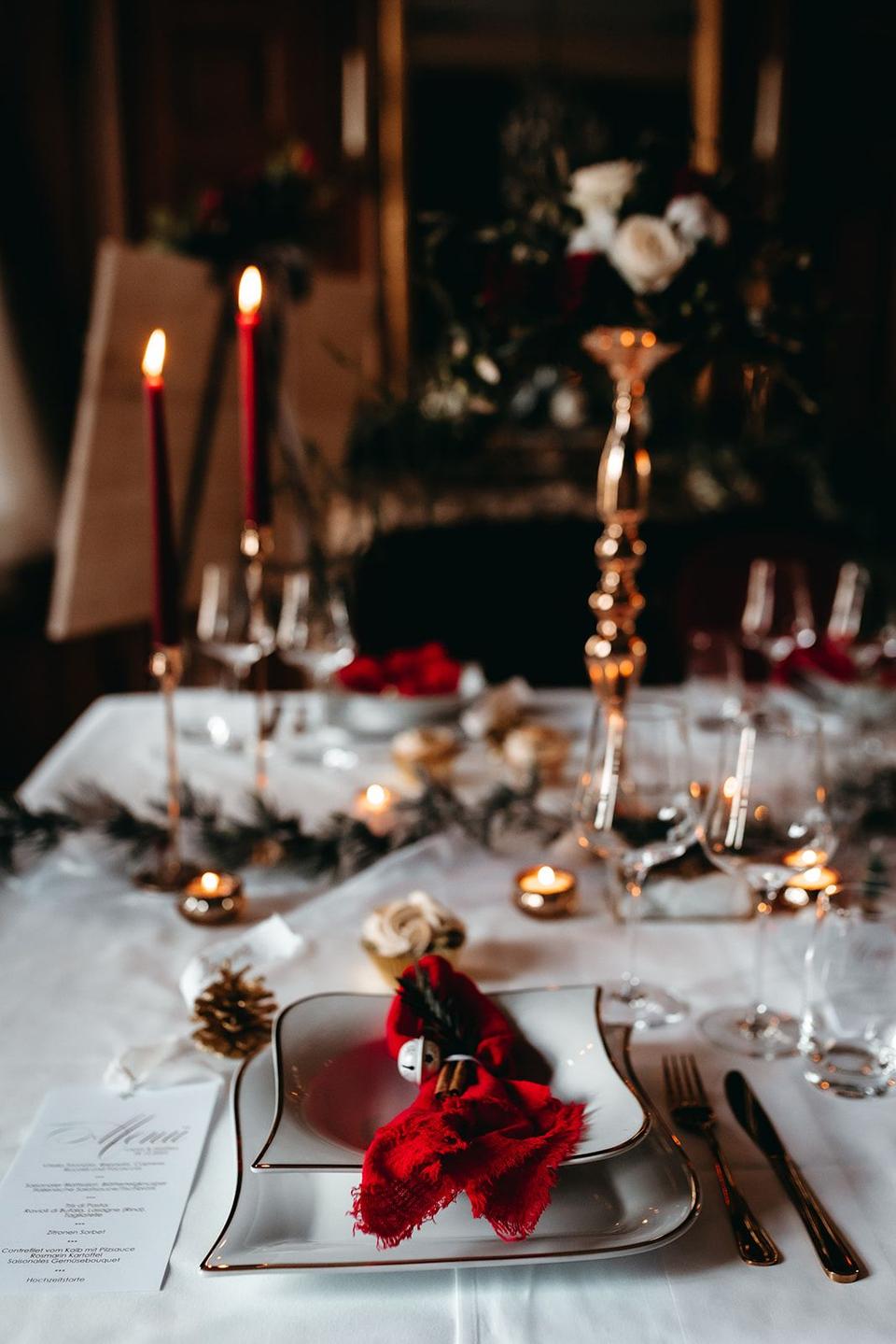 Setting an der Hochzeitstafel