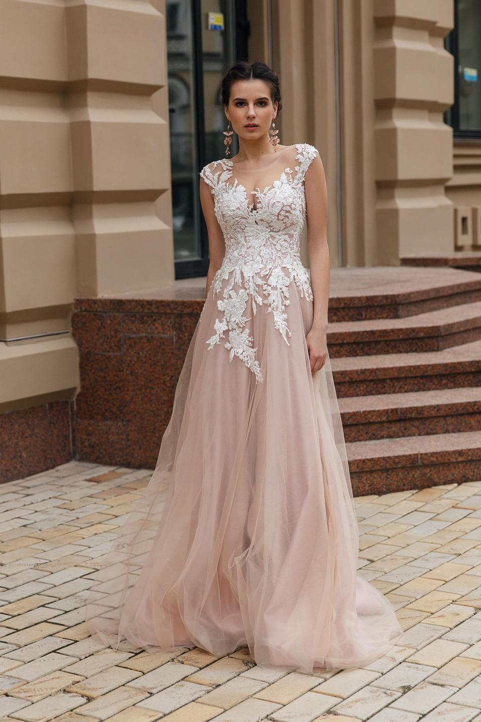Brautkleid Blush mit schöner Spitze und Tüllrock