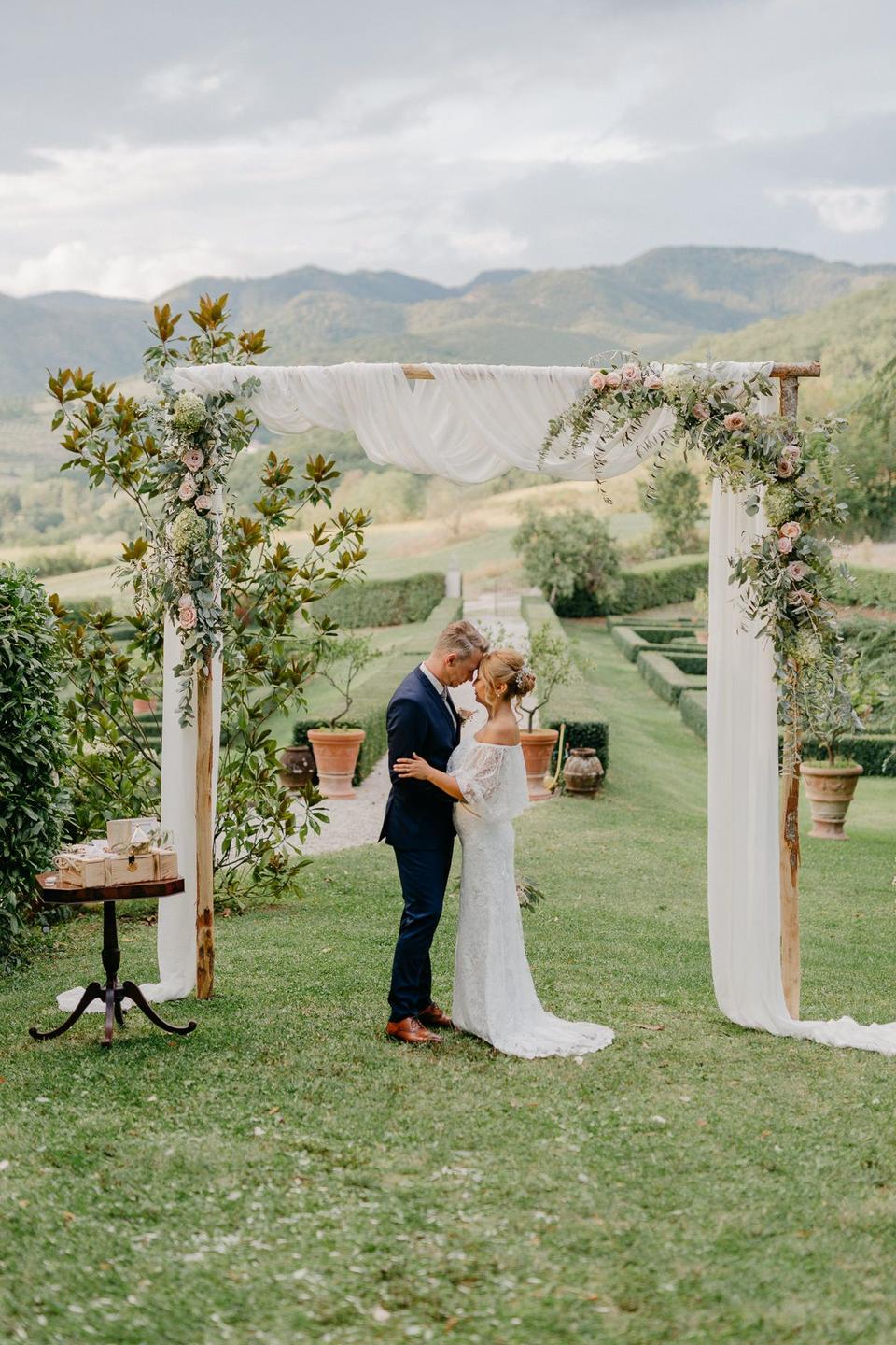 Braut und Bräutigam in der Toscana
