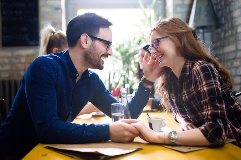 Jeder weiß, wie glücklich Flirten macht