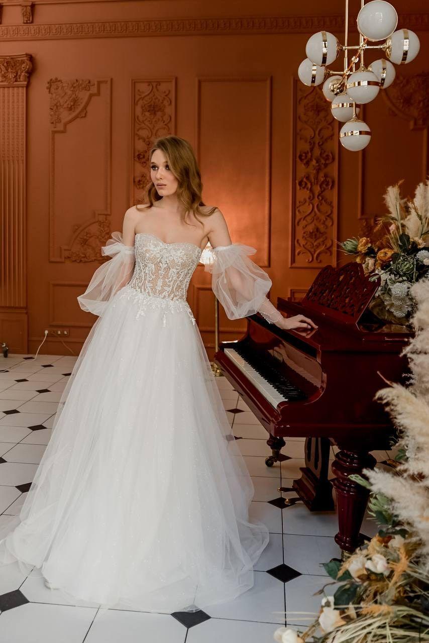 weit ausgestelltes Empire Brautkleid