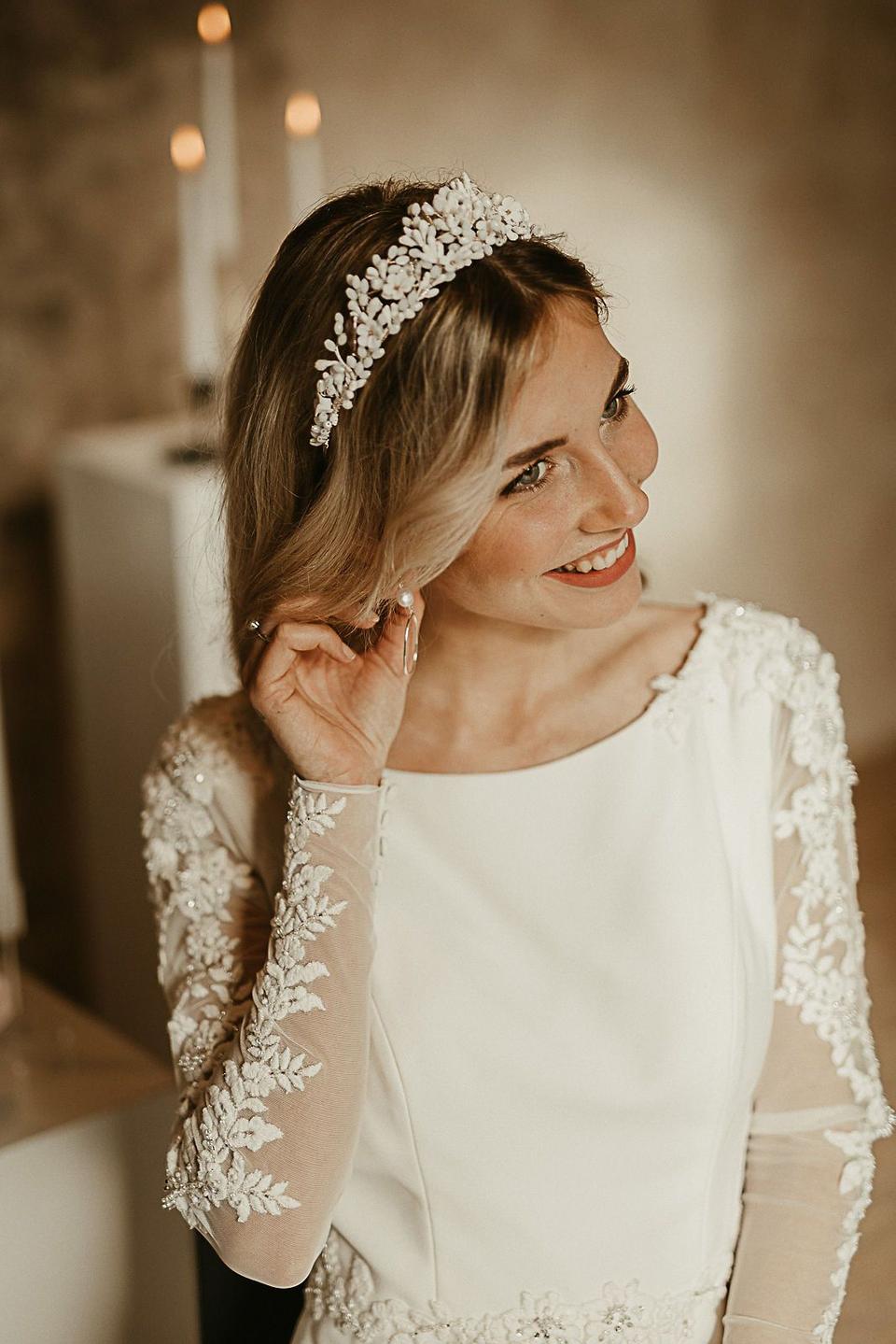 schlichtes Brautkleid mit Spitzen Ärmeln