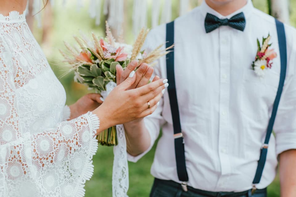 rosa Brautstrauß im Boho-stil