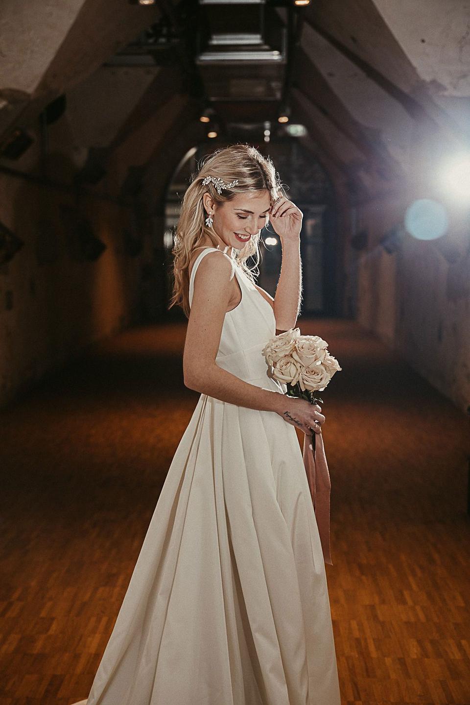 schlichtes Brautkleid in A-Linie