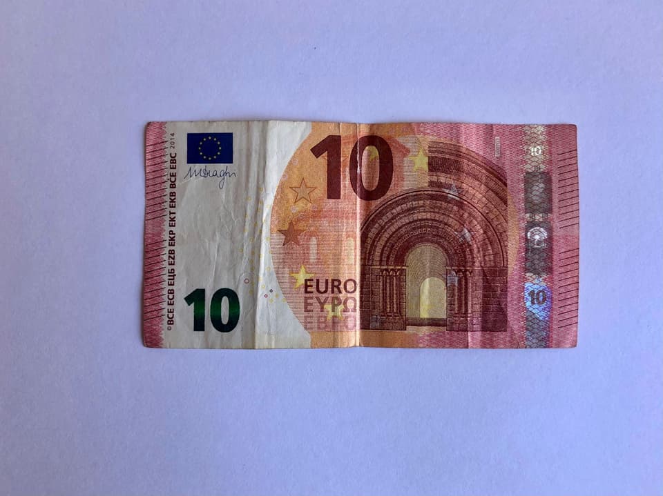 Geldblume Schritt 1 - 10 Euroschein