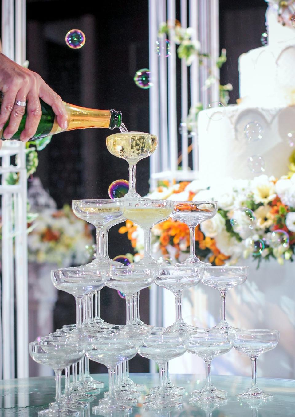 Champagner steht auf dem Menü