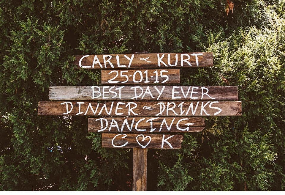 Willkommensschild zur Hochzeit aus Holz