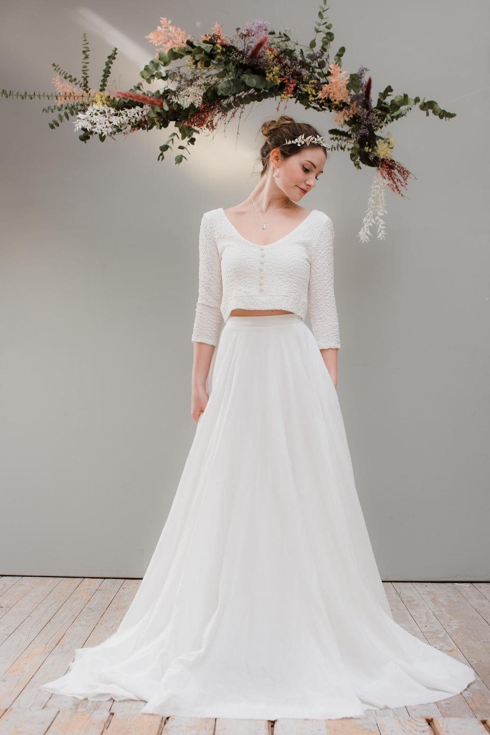 Braut mit Zweiteiler Brautkleid