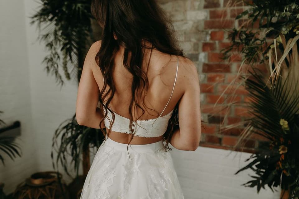 rückenfreier Zweiteiler als Brautkleid