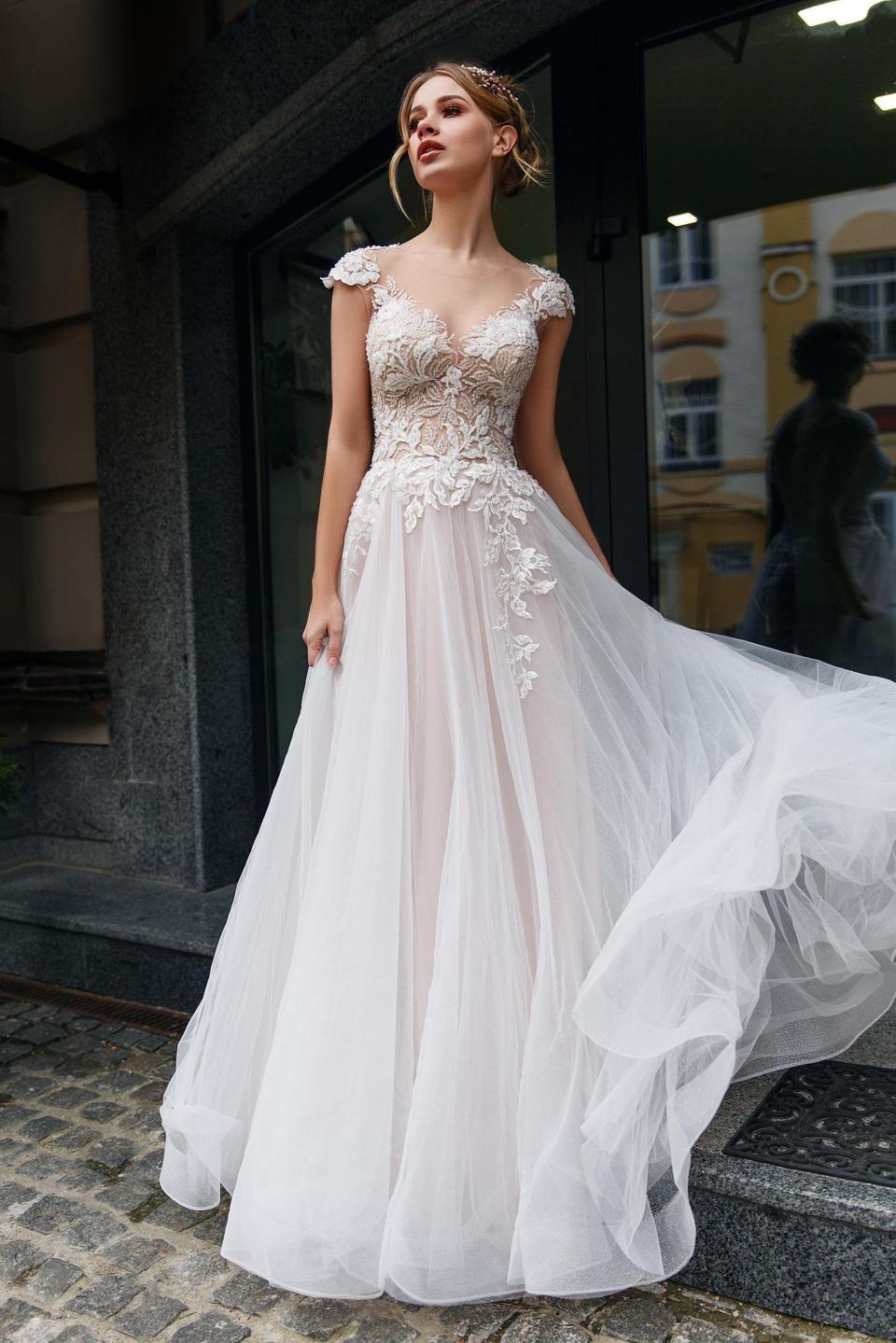 Hochzeitskleid mit Spitze und Tüll