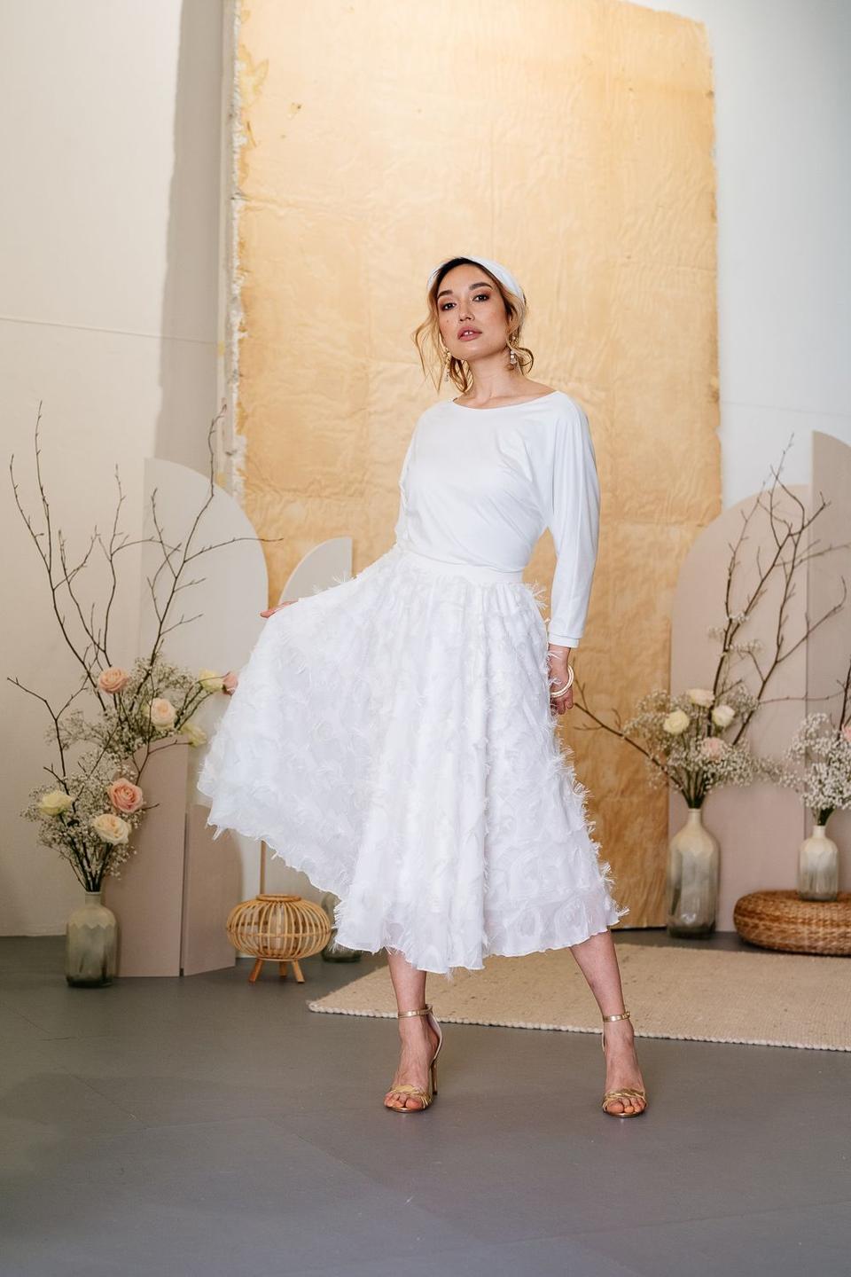 Braut in Brautkleid mit langen Ărmeln