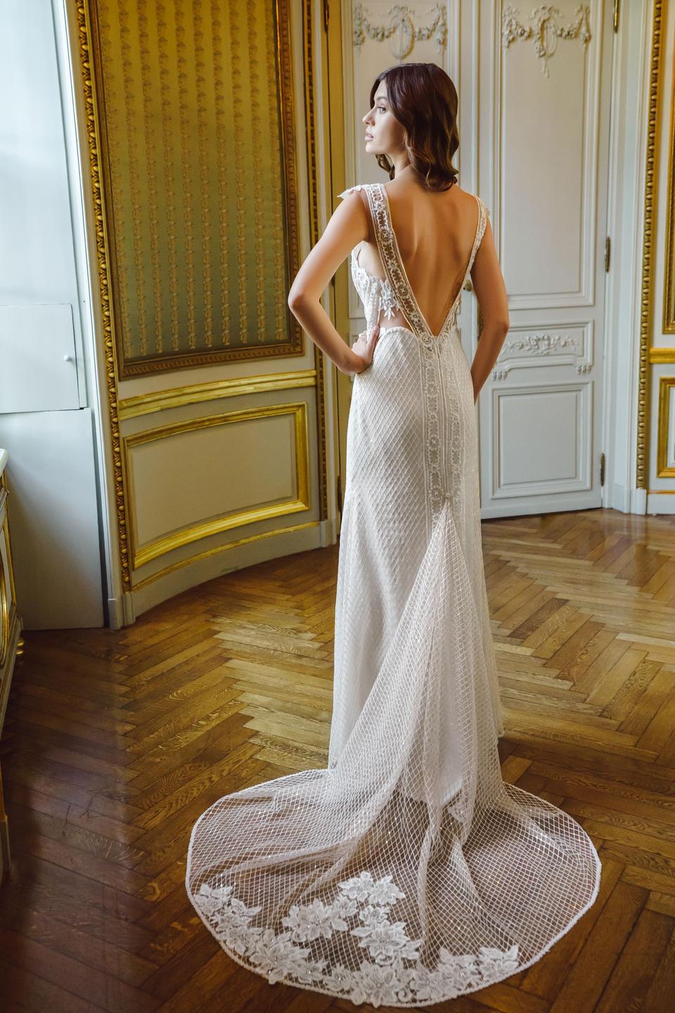 rückenfreies Brautkleid mit spitzen Details