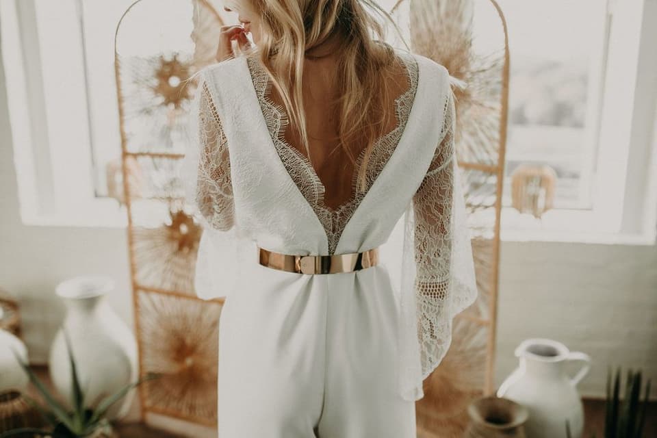 rückenfreier Jumpsuit als Brautkleid