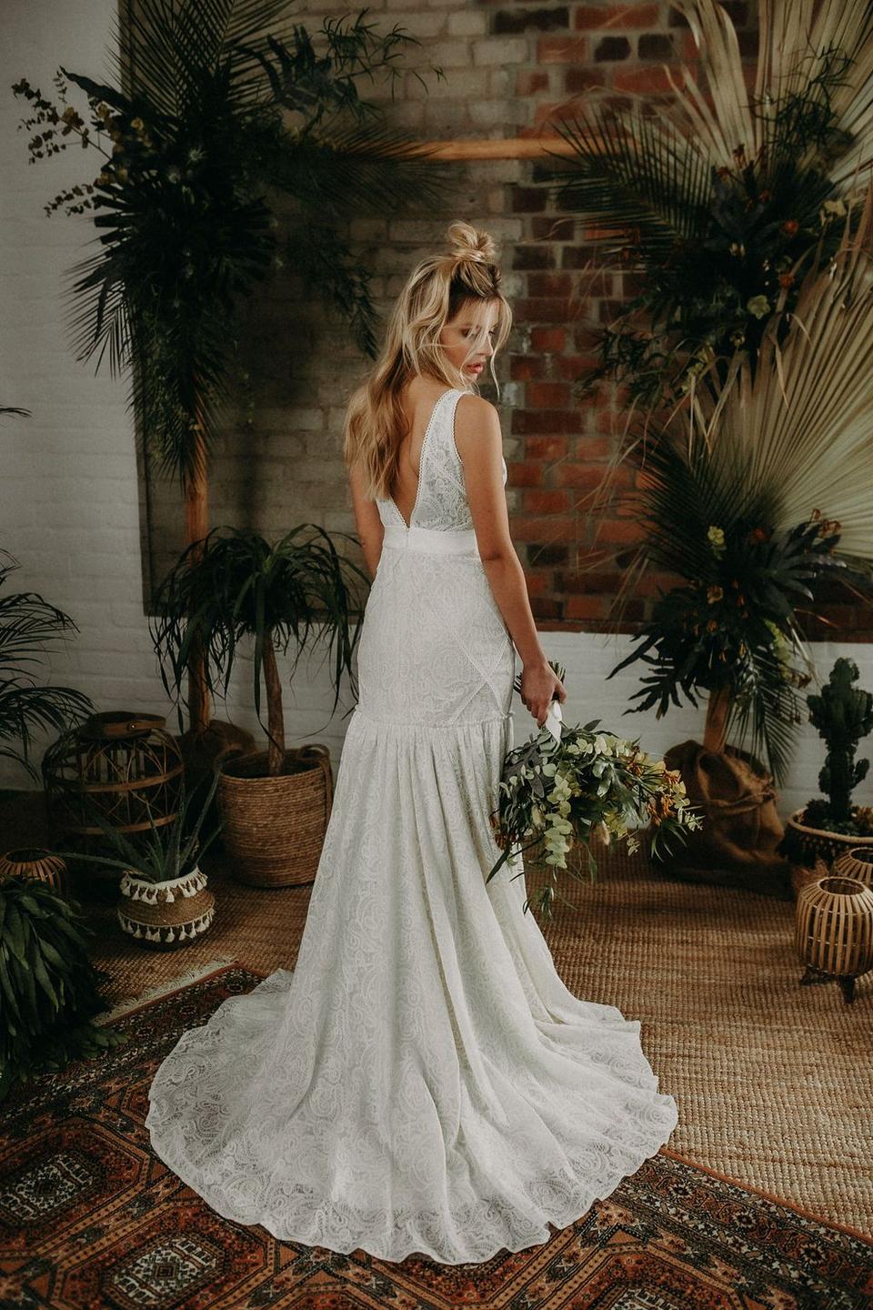 rückenfreies Brautkleid im Boho-Stil