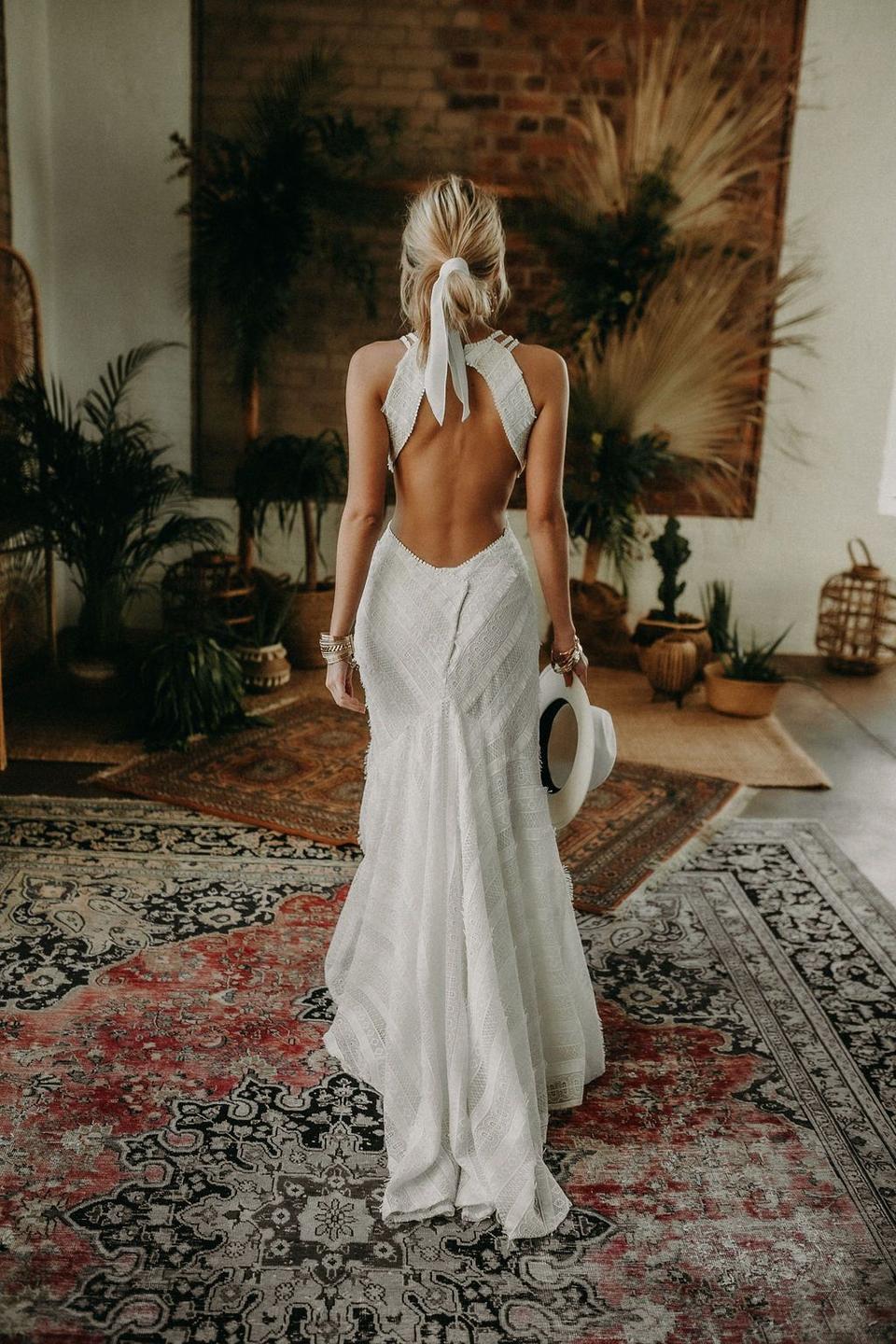 rückenfreies Brautkleid im Boho-Stil