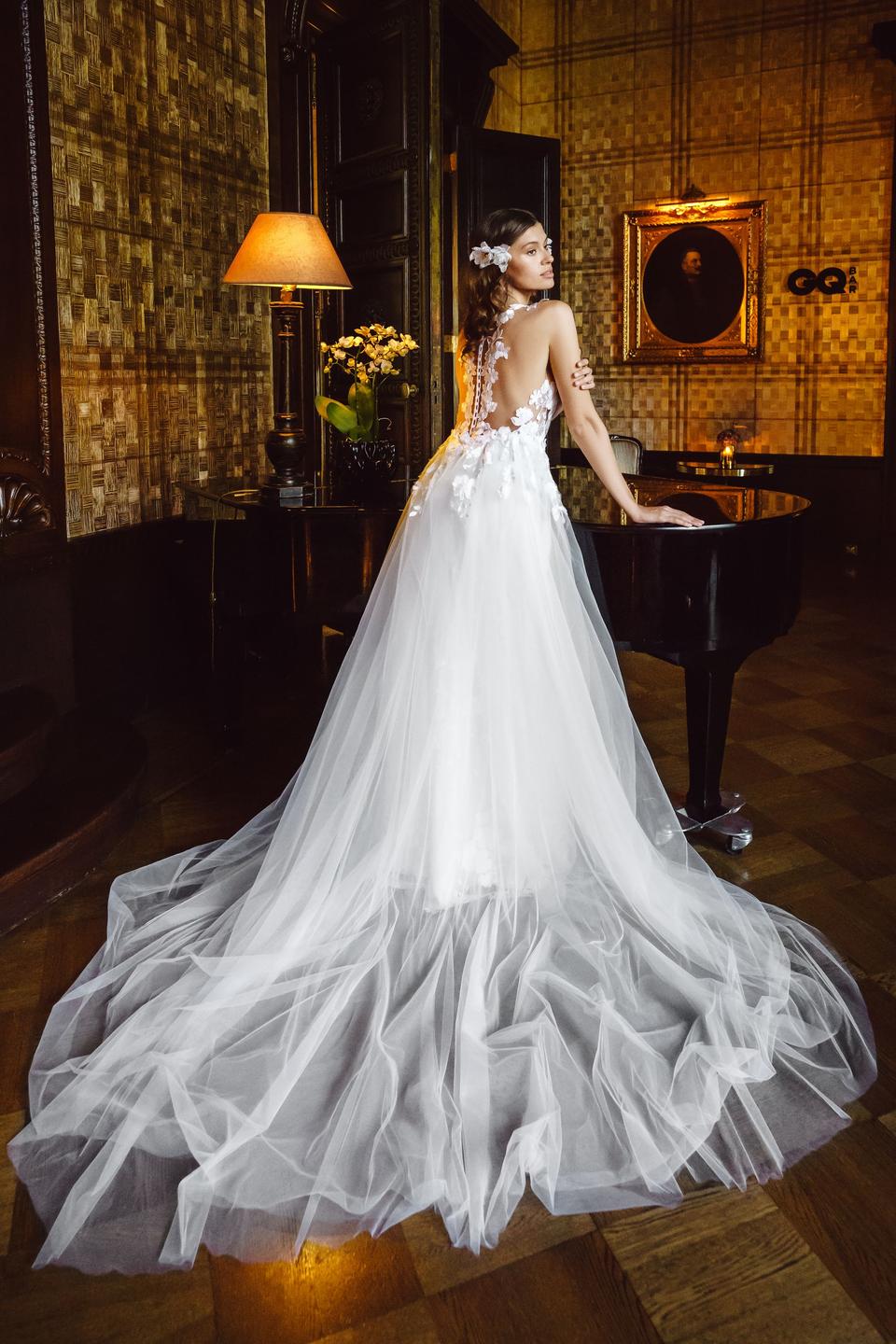 rückenfreies Brautkleid mit Tattoo-Spitze