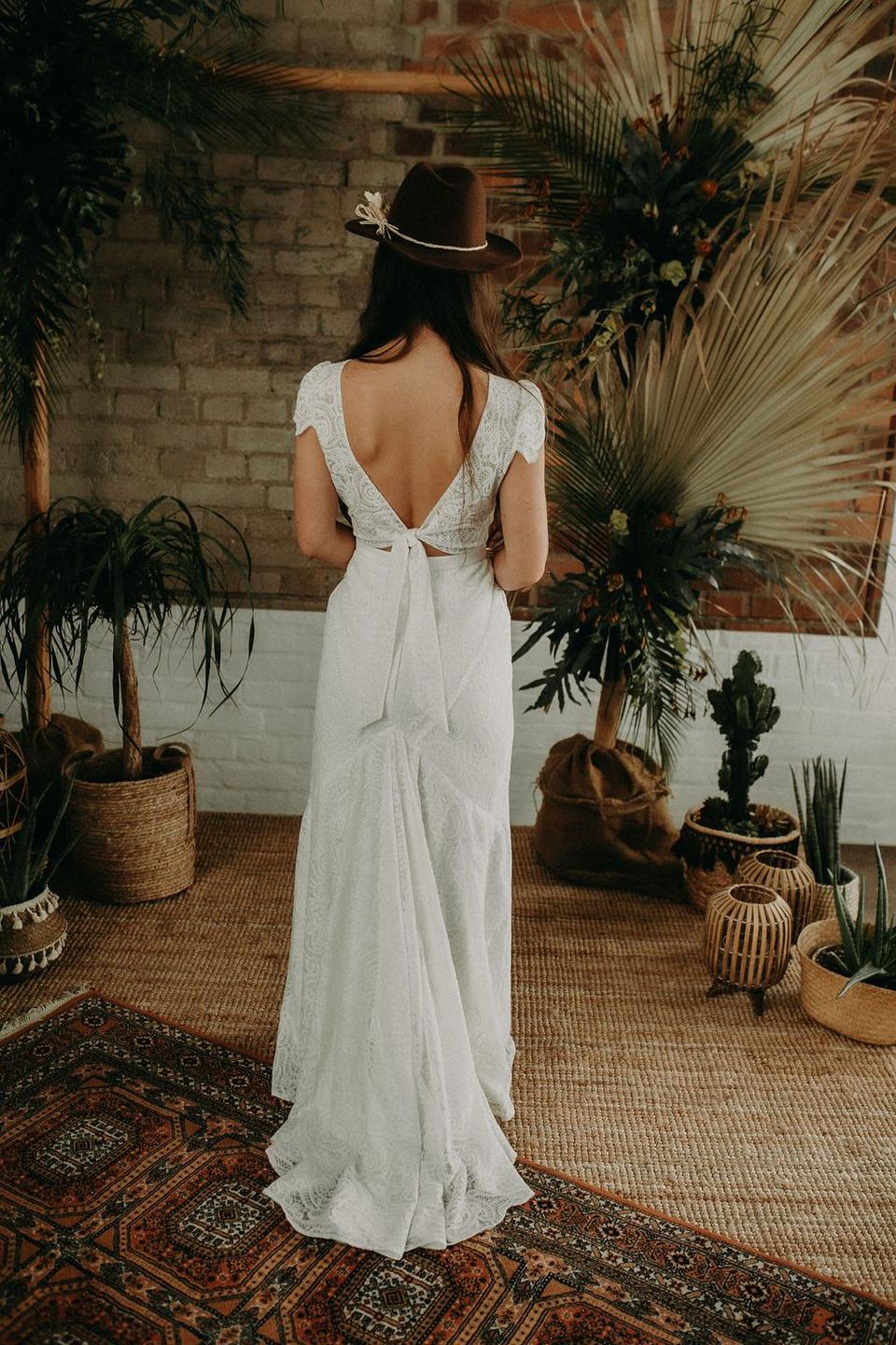 rückenfreier Zweiteiler als Brautkleid