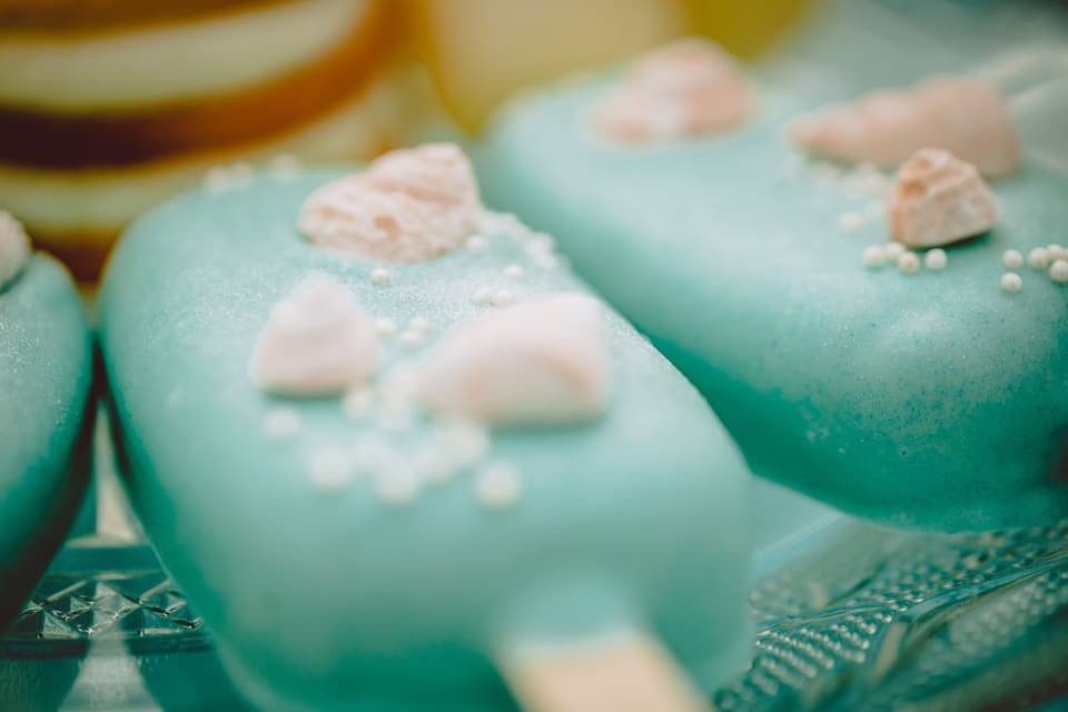 Die Eisfarbe passt zur Tischdeko