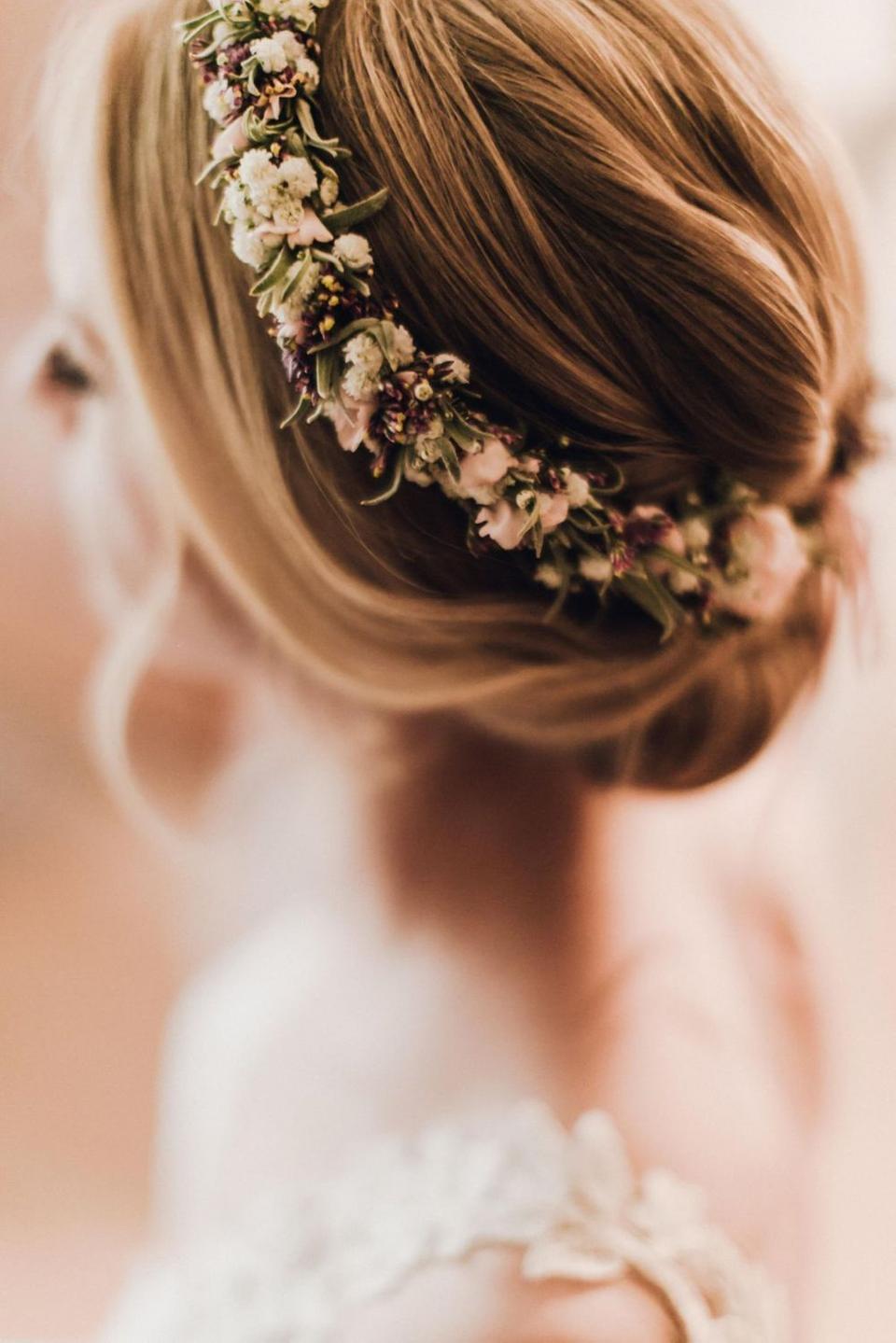 Braut Haarschmuck Blumenkranz Hochsteckfrisur