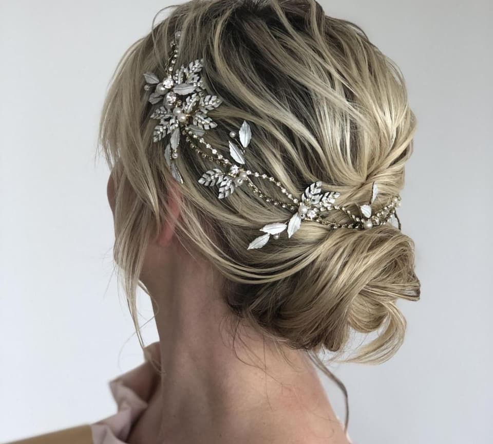 Haarschmuck Braut Haarreif in hochgesteckter Frisur