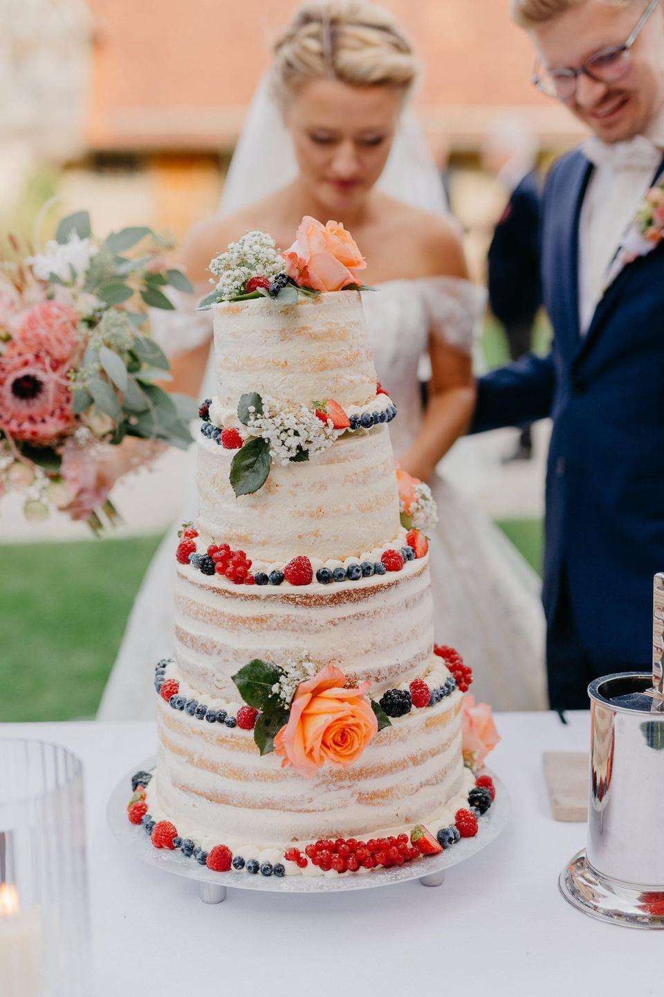 Naked Cake mit Beeren