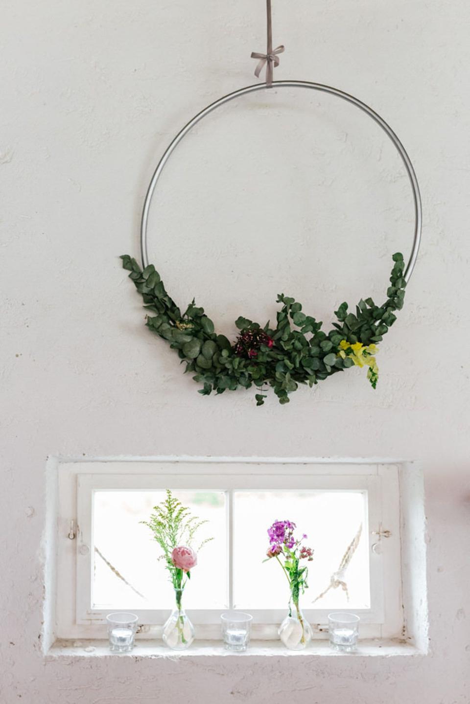 Ring geschmückt mit Blumen